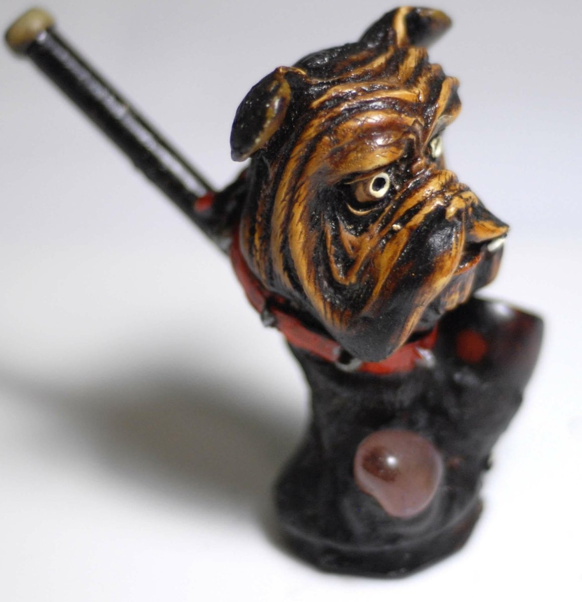English bulldog ceramic pipe alternate view
