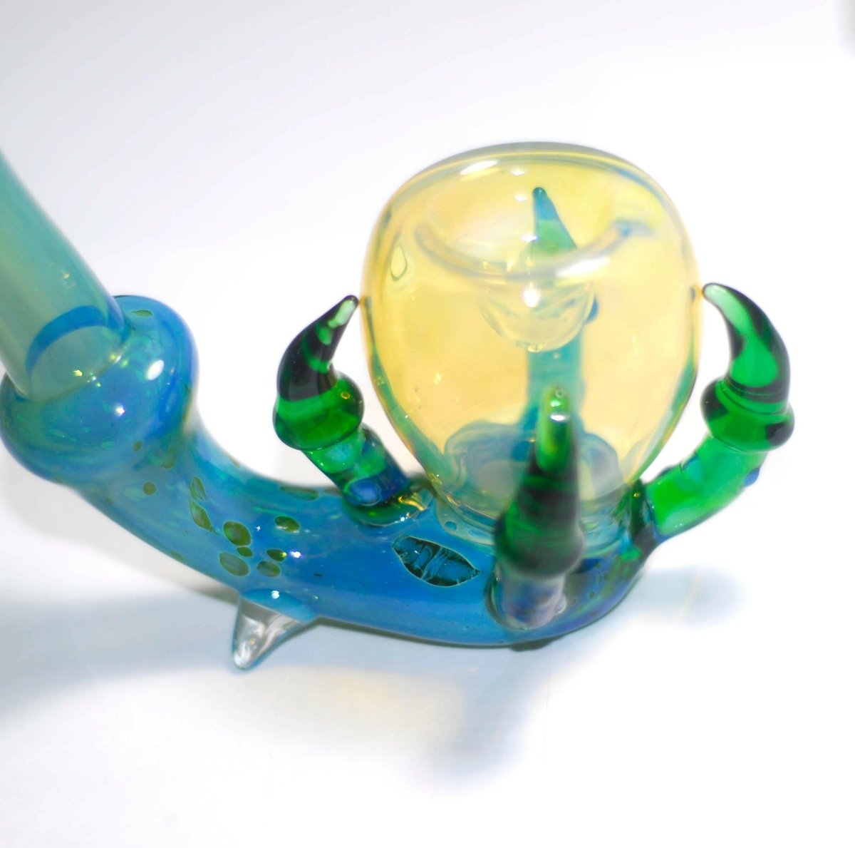 Dragon-claw glass pipe fumed detail and stand