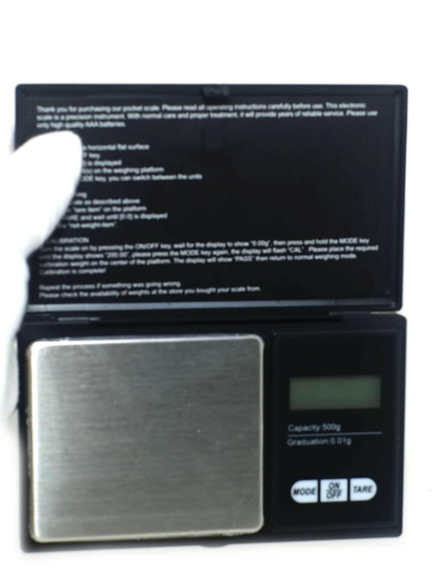 Mini digital pocket scale with 0.01g readability
