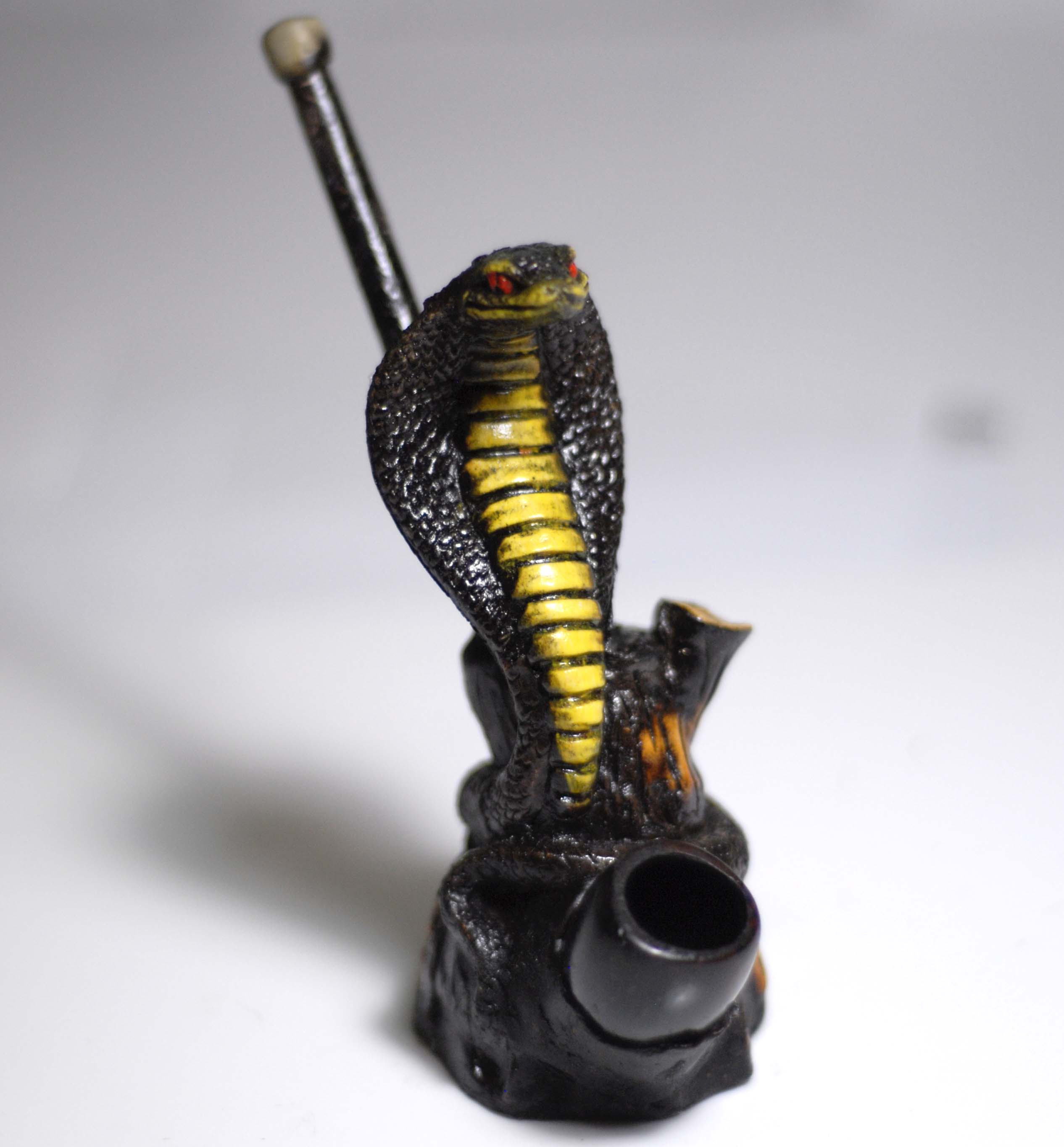 Attacking Cobra handmade figured ceramic Tobacco Pipe